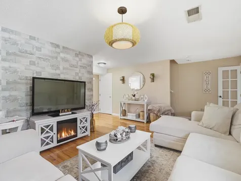 3 Arlington Street Merrimack NH 03054-4437
