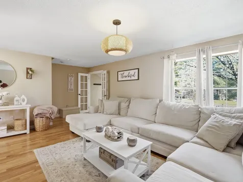3 Arlington Street Merrimack NH 03054-4437