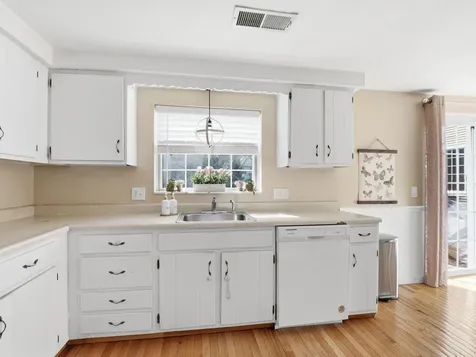 3 Arlington Street Merrimack NH 03054-4437