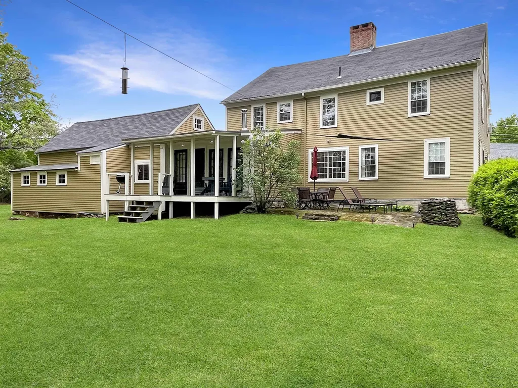 1 Mast Road Lee NH 03861