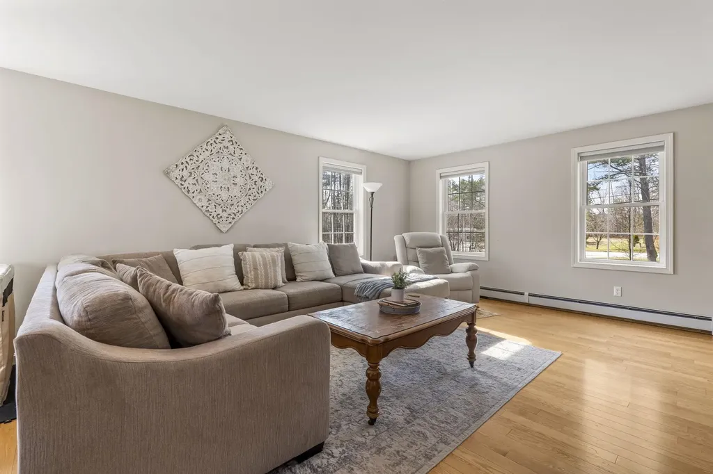 274 Pleasant Street Epping NH 03042