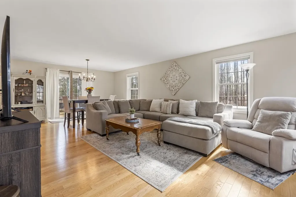 274 Pleasant Street Epping NH 03042