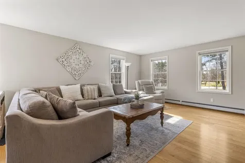 274 Pleasant Street Epping NH 03042