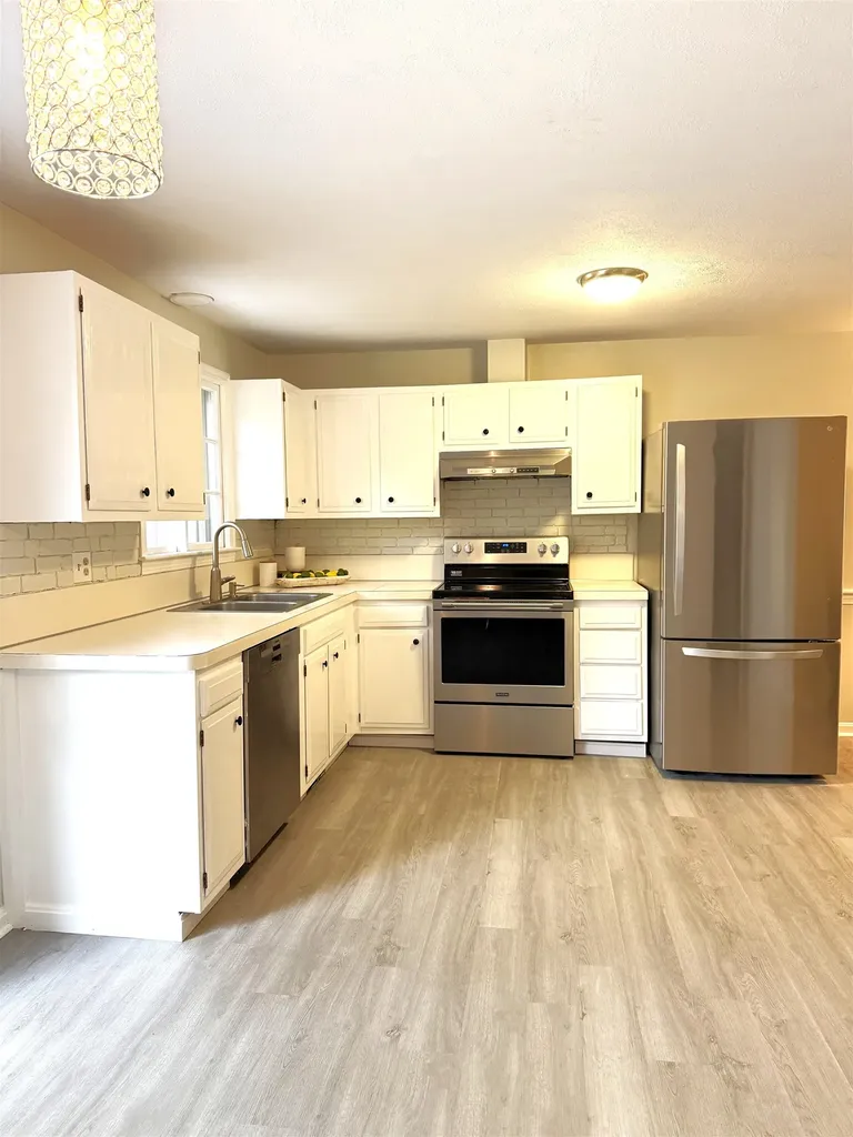 18 Boulder Brook Drive Exeter NH 03833