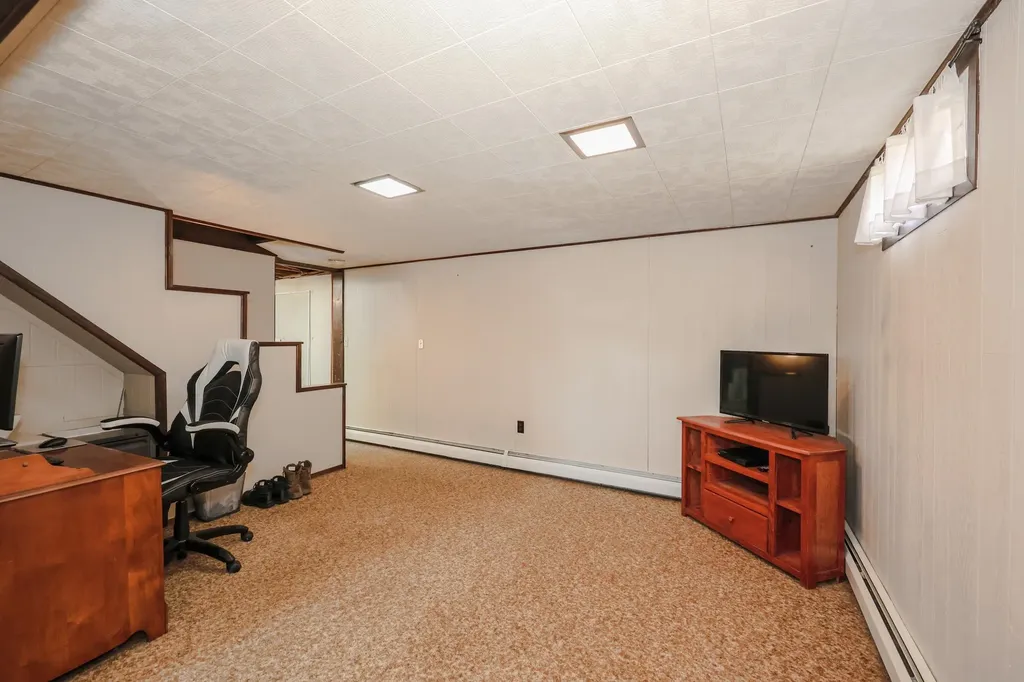 9 Avery Road Londonderry NH 03053