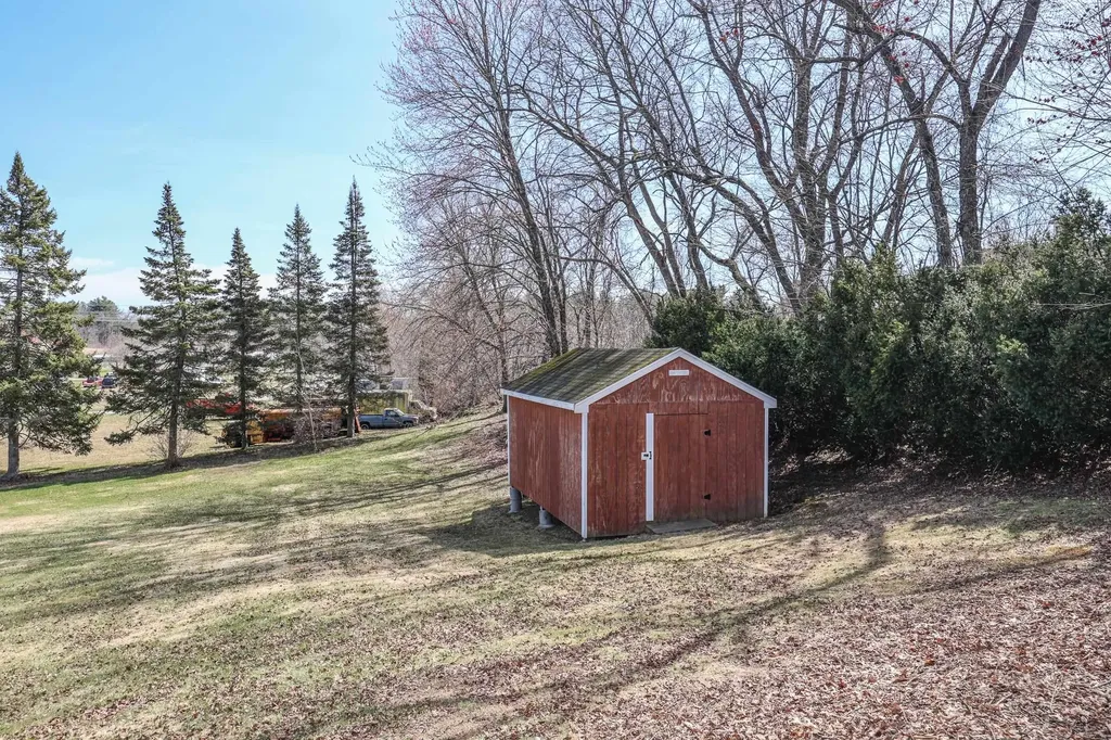 9 Avery Road Londonderry NH 03053