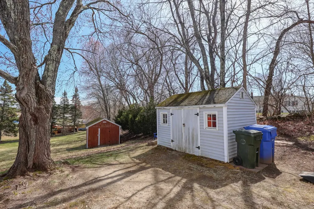 9 Avery Road Londonderry NH 03053