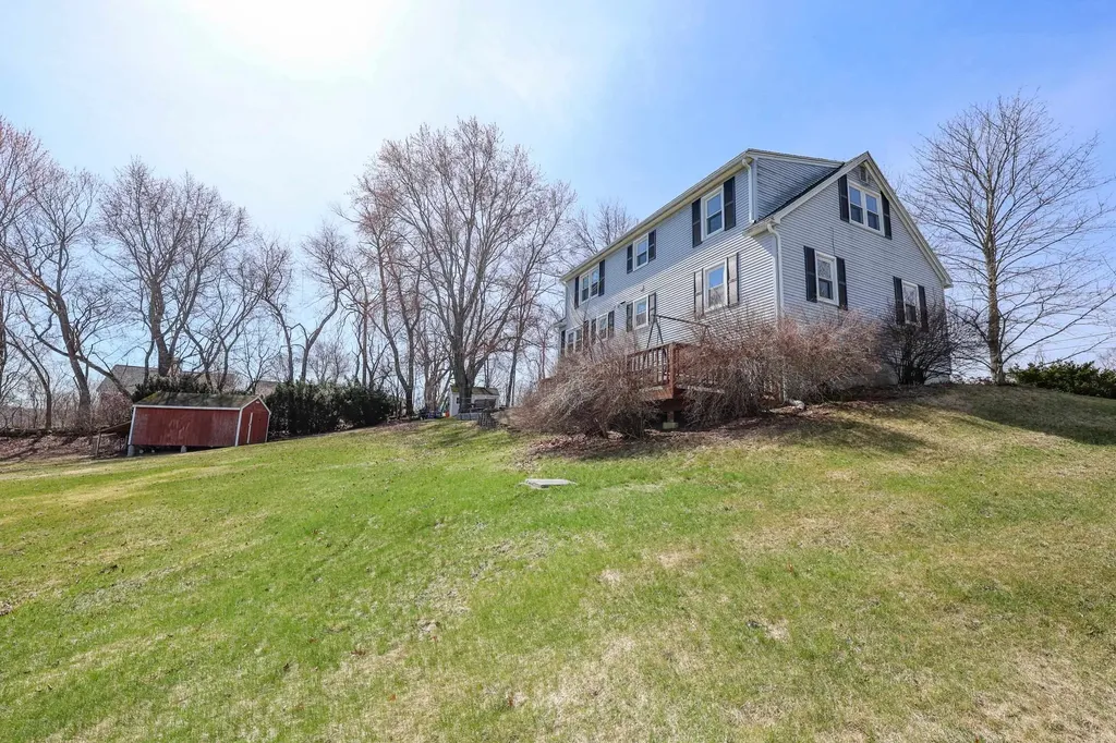 9 Avery Road Londonderry NH 03053