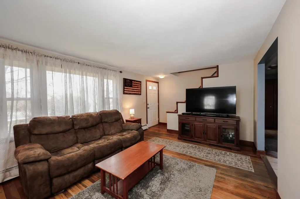 9 Avery Road Londonderry NH 03053