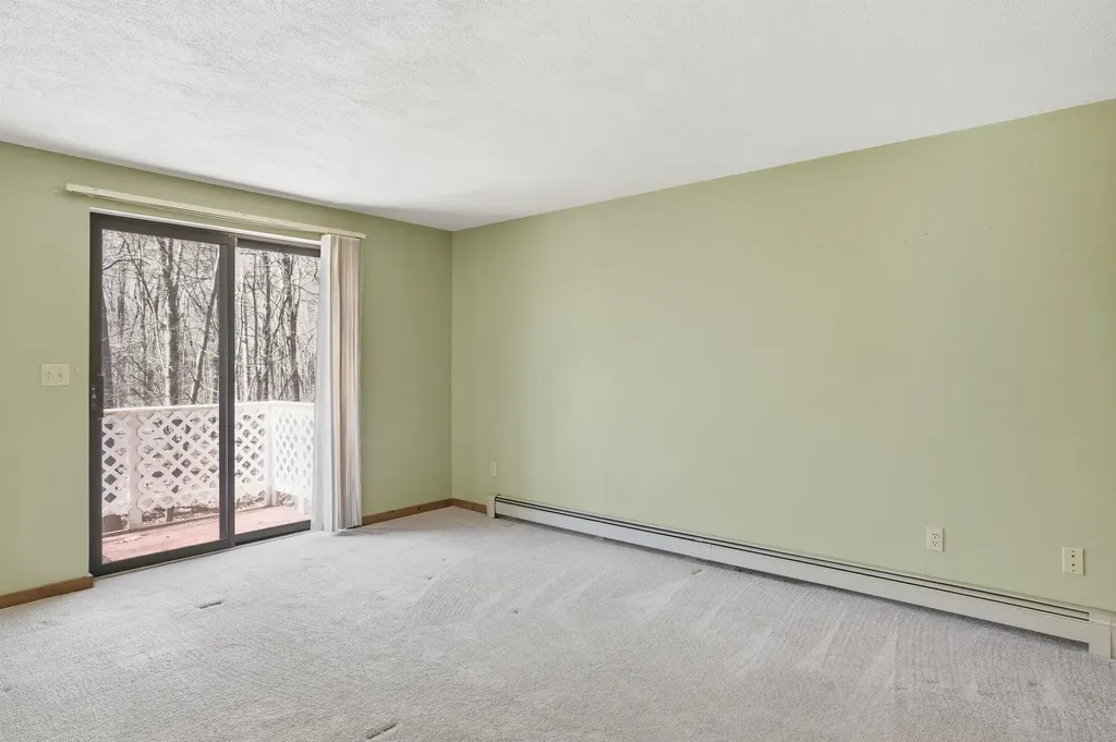 10 Hunter Drive Derry NH 03038