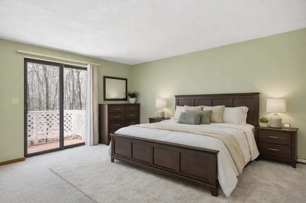 10 Hunter Drive Derry NH 03038