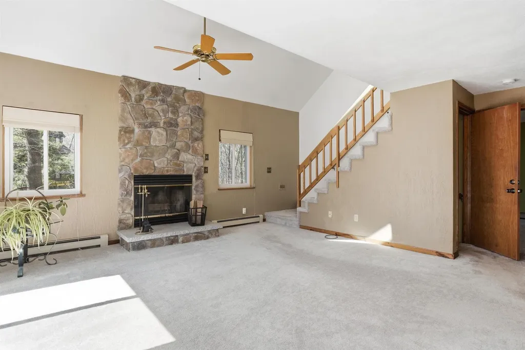 10 Hunter Drive Derry NH 03038