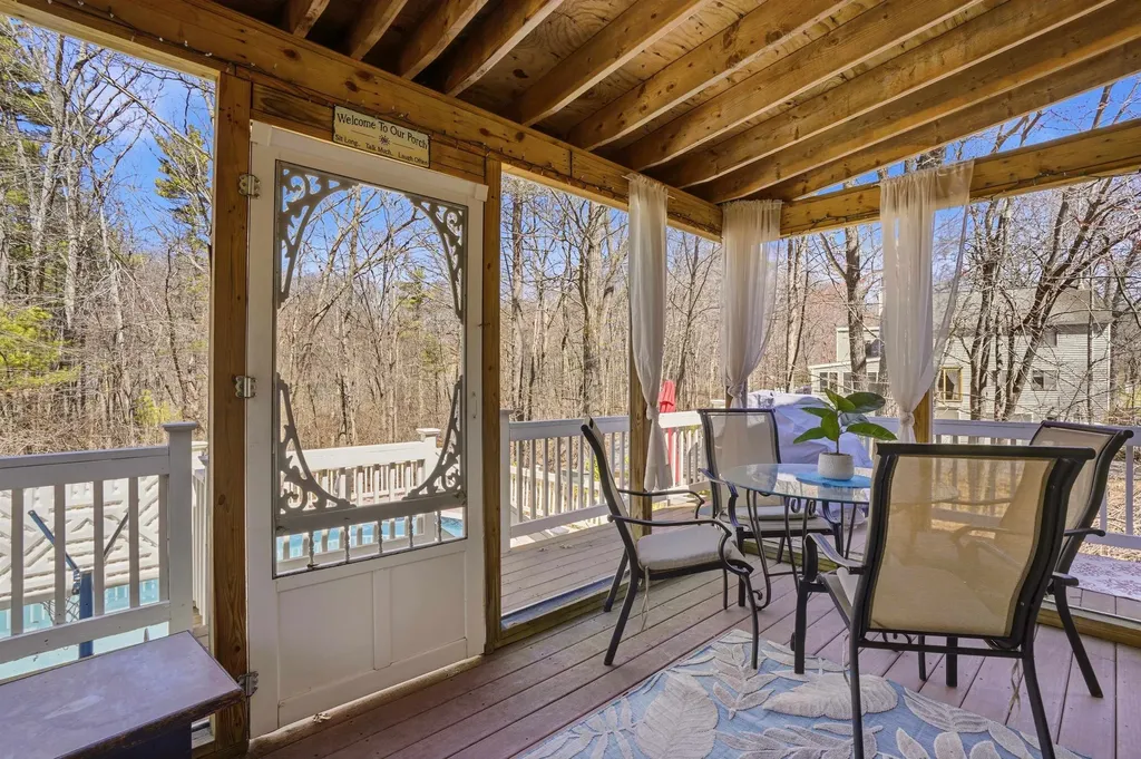 10 Hunter Drive Derry NH 03038