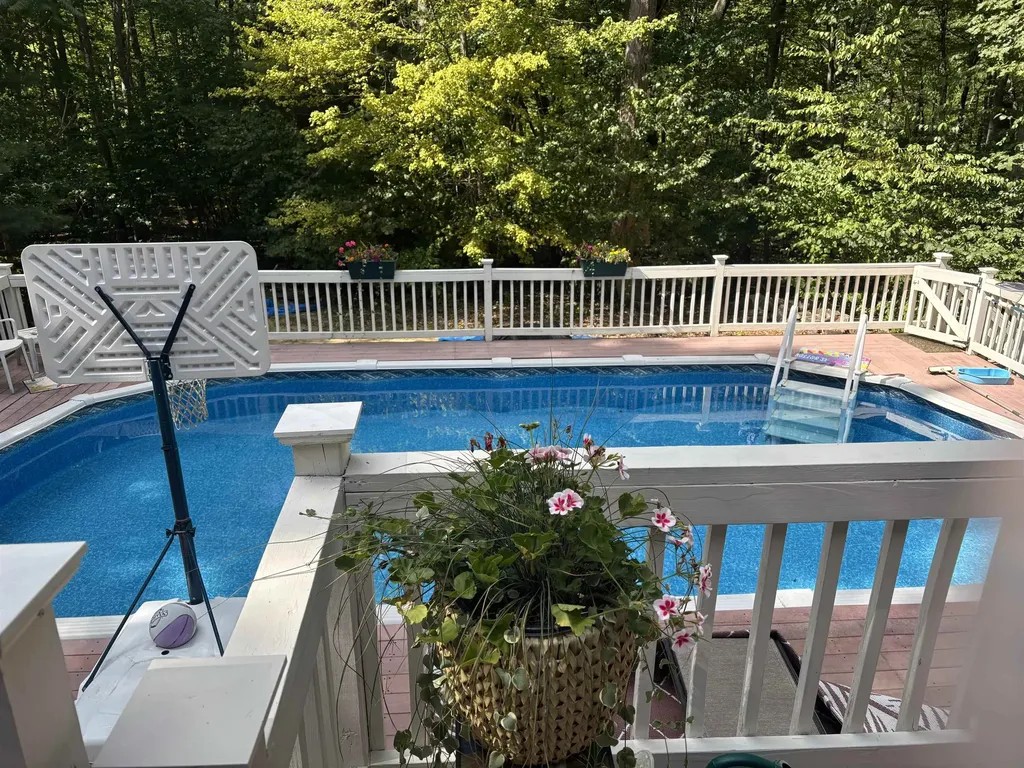 10 Hunter Drive Derry NH 03038