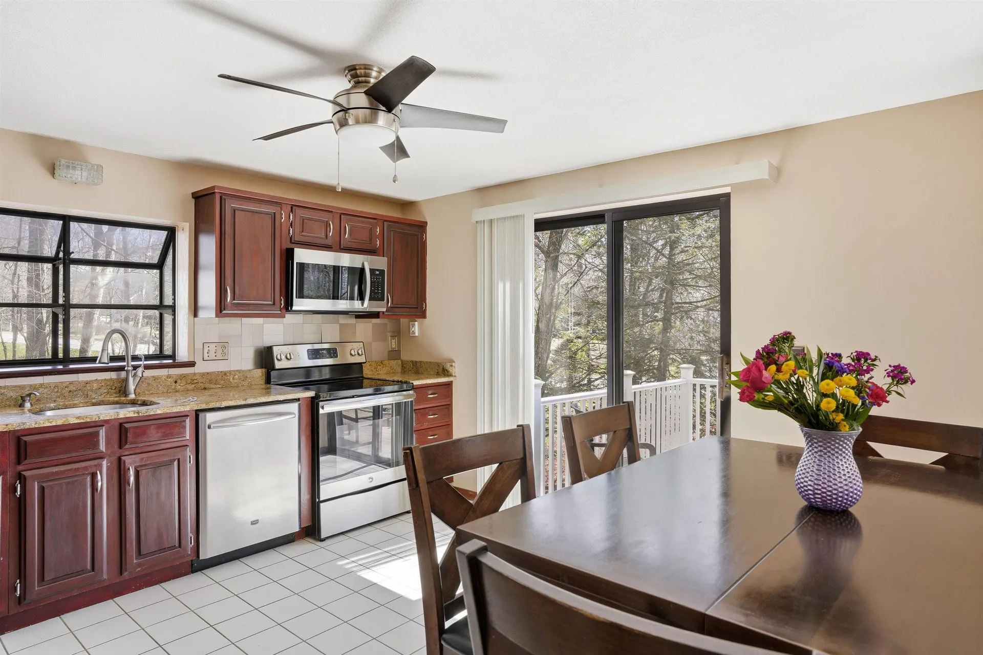 10 Hunter Drive Derry NH 03038