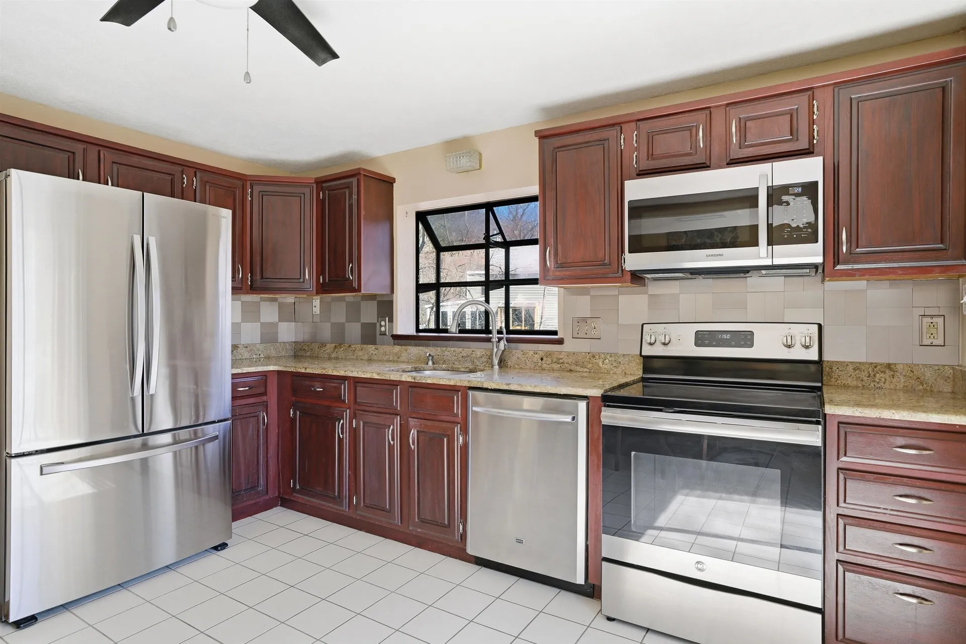 10 Hunter Drive Derry NH 03038