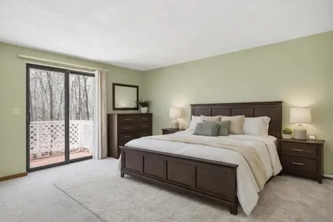10 Hunter Drive Derry NH 03038