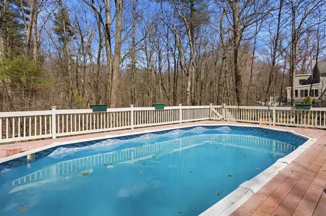 10 Hunter Drive Derry NH 03038