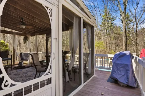 10 Hunter Drive Derry NH 03038