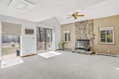 10 Hunter Drive Derry NH 03038