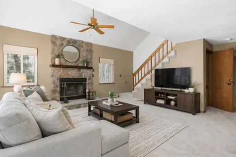 10 Hunter Drive Derry NH 03038