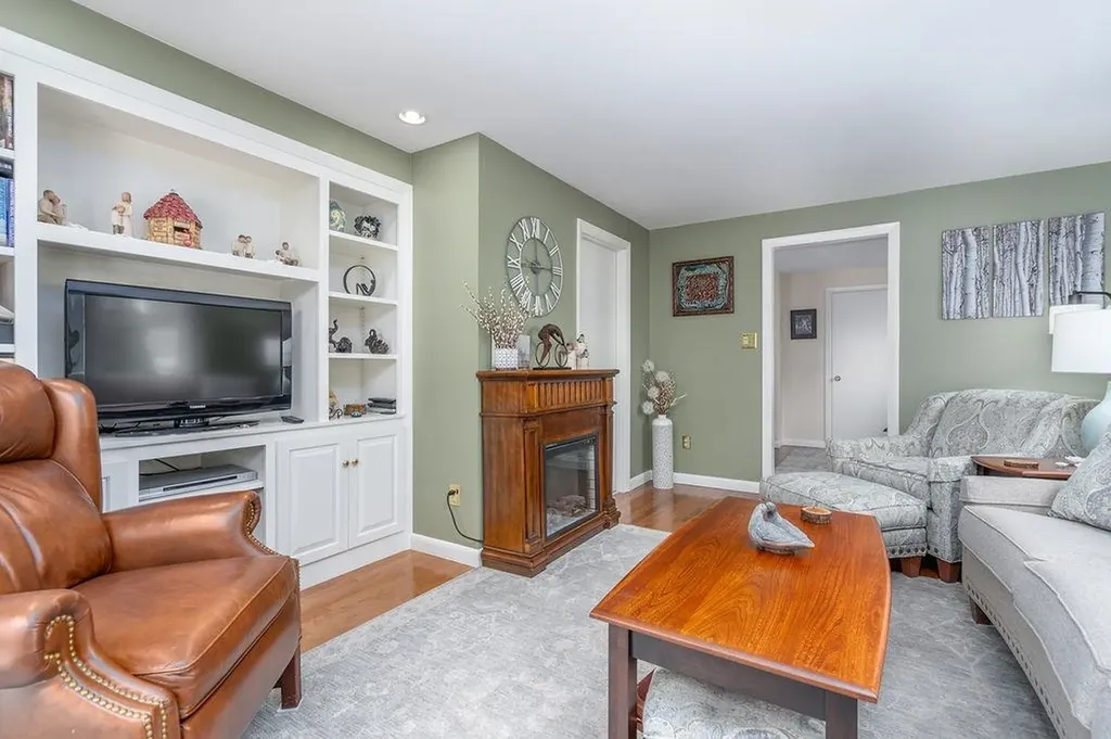27 Hampshire Avenue Rochester NH 03867