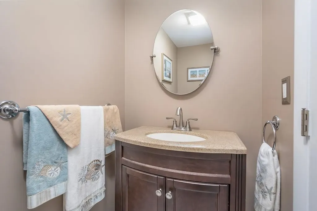 27 Hampshire Avenue Rochester NH 03867