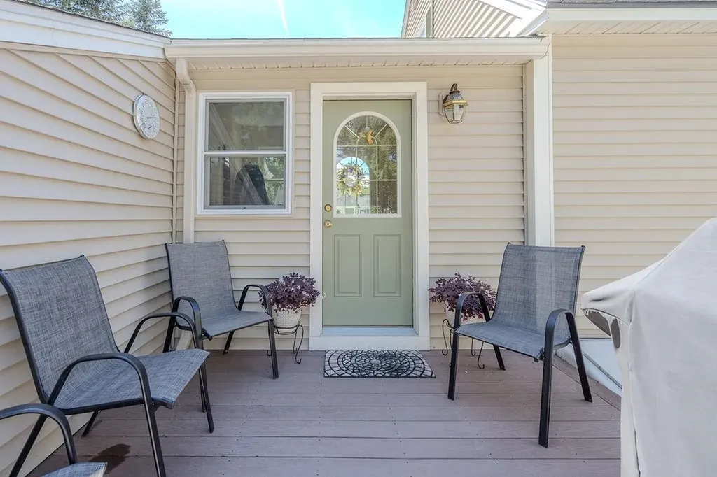 27 Hampshire Avenue Rochester NH 03867