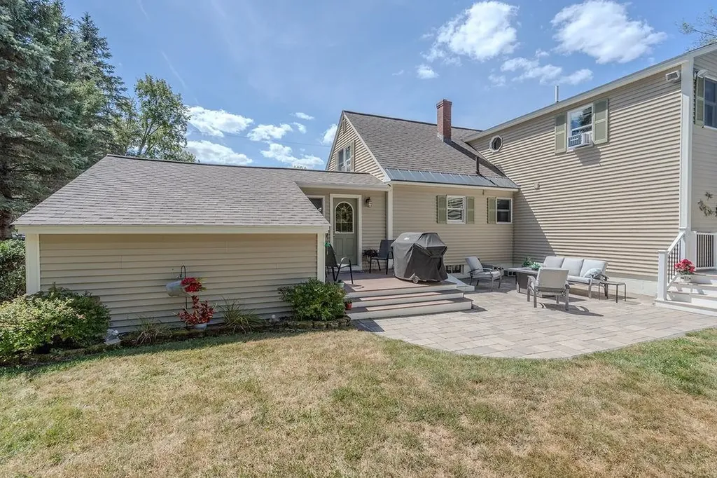 27 Hampshire Avenue Rochester NH 03867