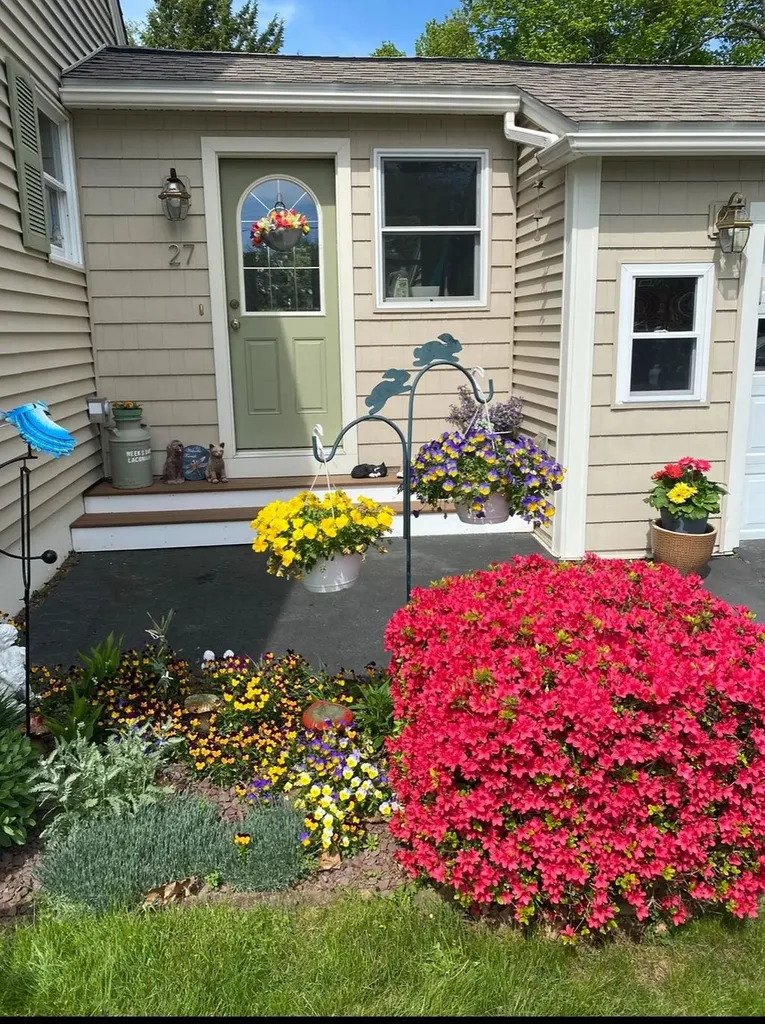 27 Hampshire Avenue Rochester NH 03867