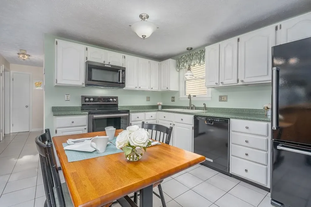 27 Hampshire Avenue Rochester NH 03867