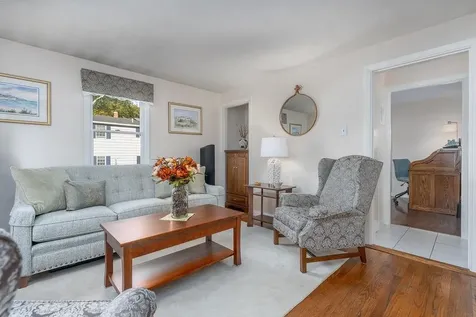 27 Hampshire Avenue Rochester NH 03867