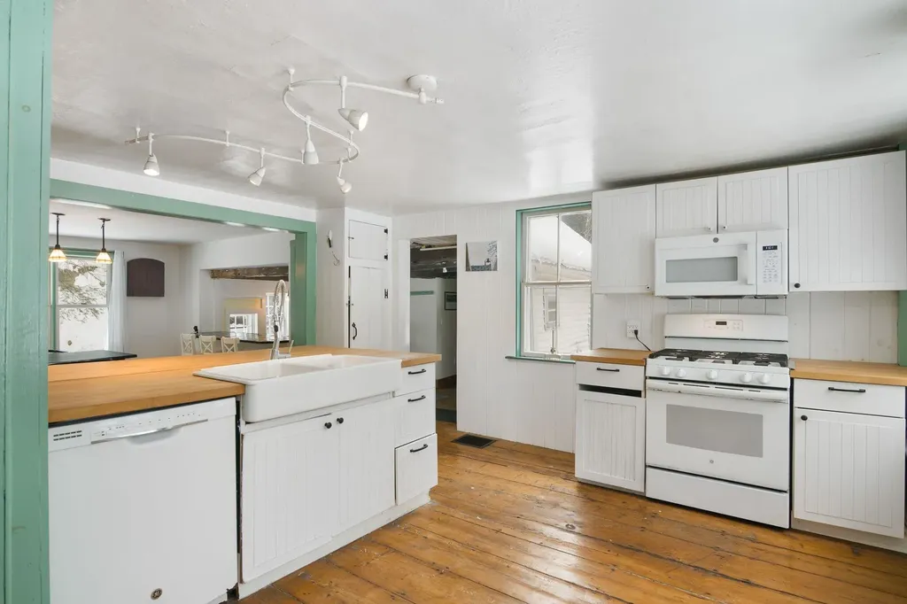 30 Back Street Newfane VT 05345