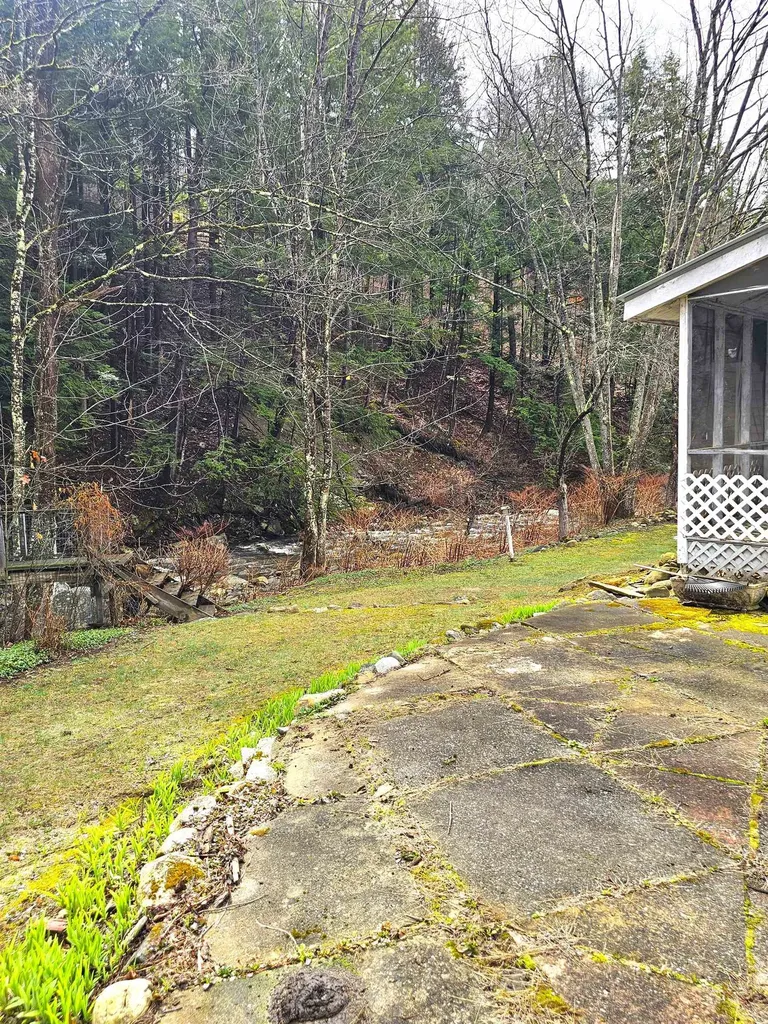 30 Back Street Newfane VT 05345