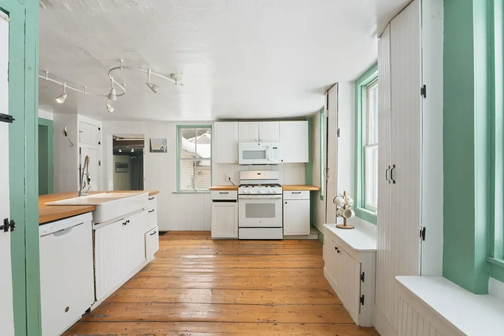 30 Back Street Newfane VT 05345