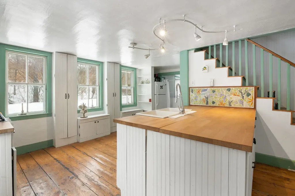 30 Back Street Newfane VT 05345