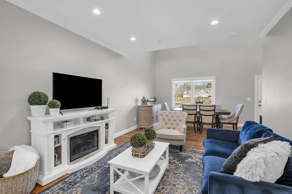 59 Kibrel Court Sandown NH 03873