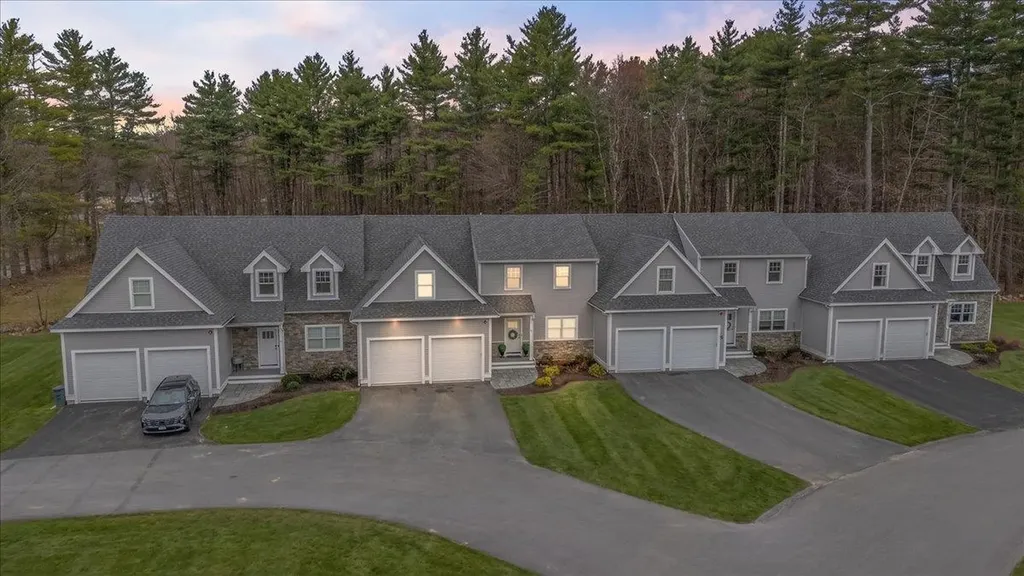 59 Kibrel Court Sandown NH 03873