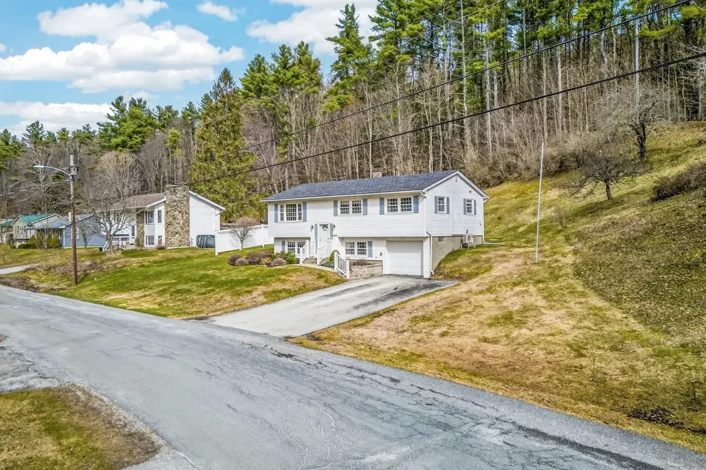 47 Chatterton Park Proctor VT 05765