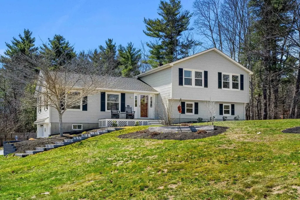 8 Muirfield Drive Stratham NH 03885