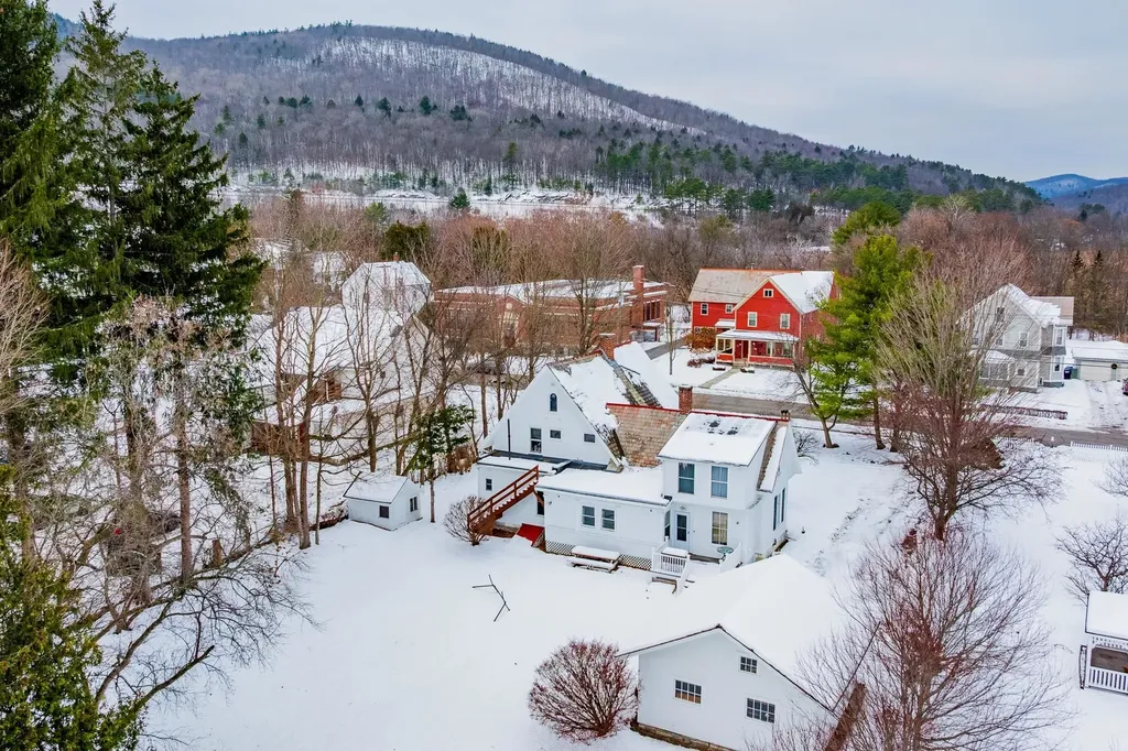 118 Barnes Street West Rutland VT 05701