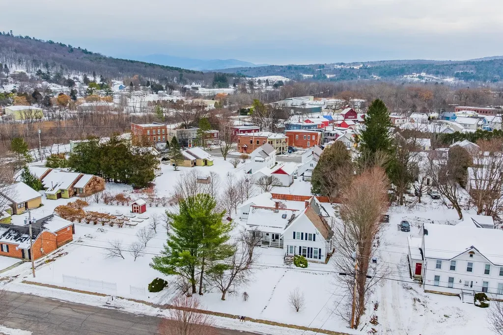 118 Barnes Street West Rutland VT 05701