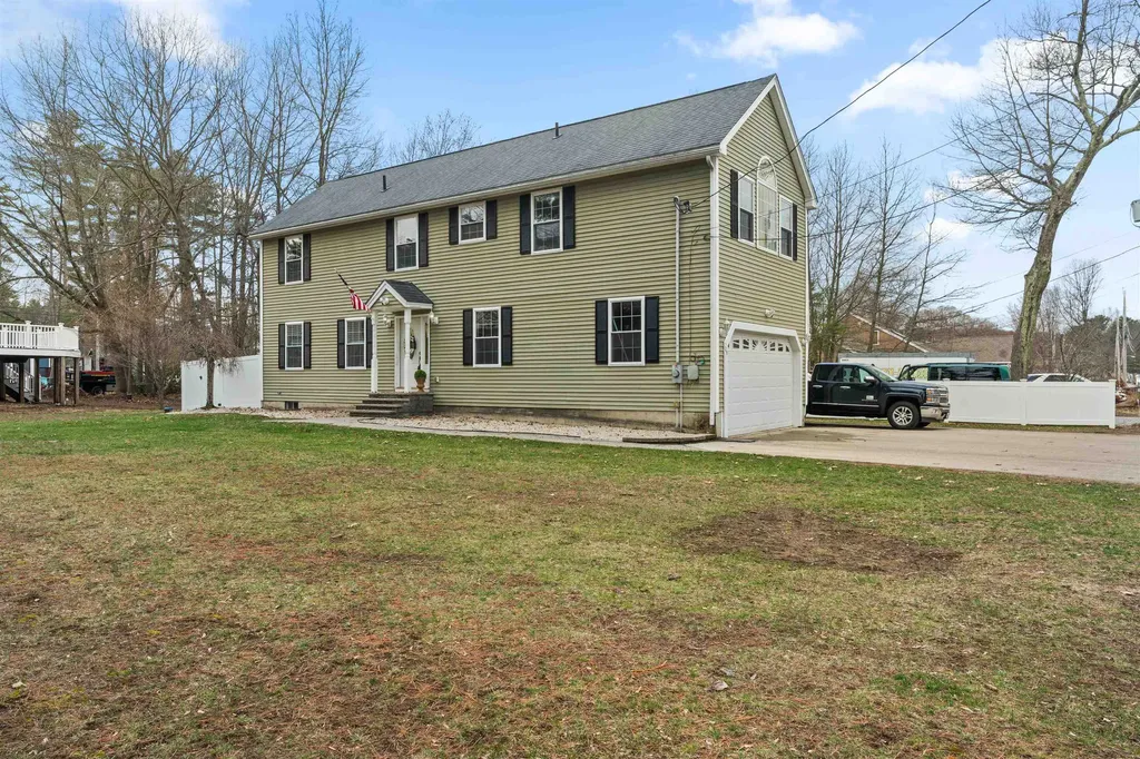 28 Shore Drive Salem NH 03079