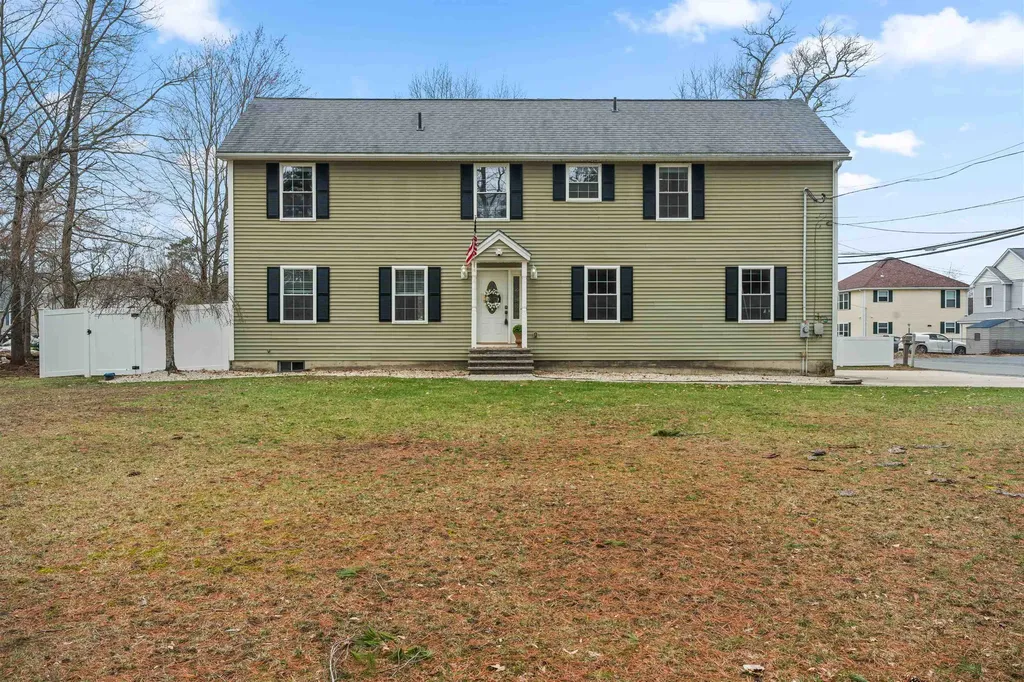 28 Shore Drive Salem NH 03079