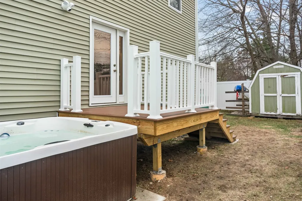 28 Shore Drive Salem NH 03079