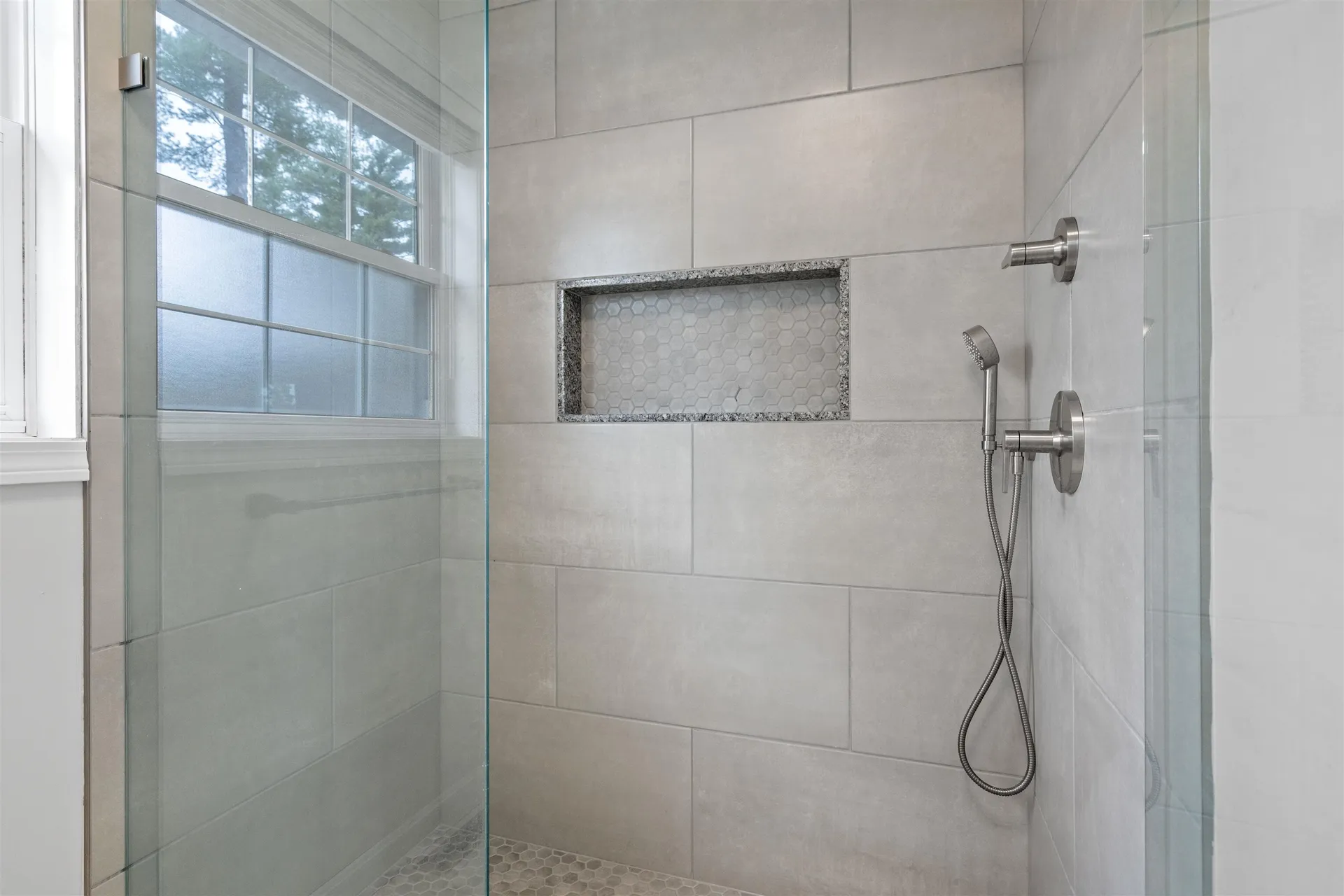 28 Shore Drive Salem NH 03079