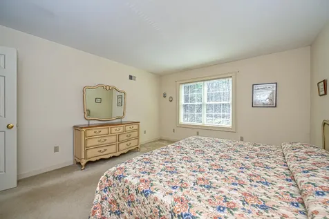 63 Peninsula Drive Stratham NH 03885