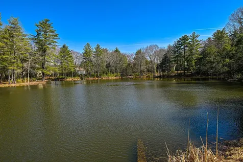 63 Peninsula Drive Stratham NH 03885