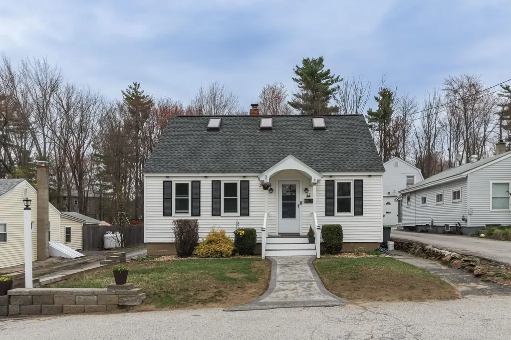 12 Lindy Street Pembroke NH 03275