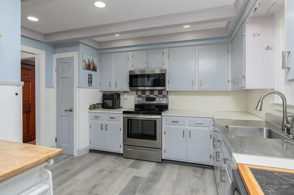 12 Lindy Street Pembroke NH 03275
